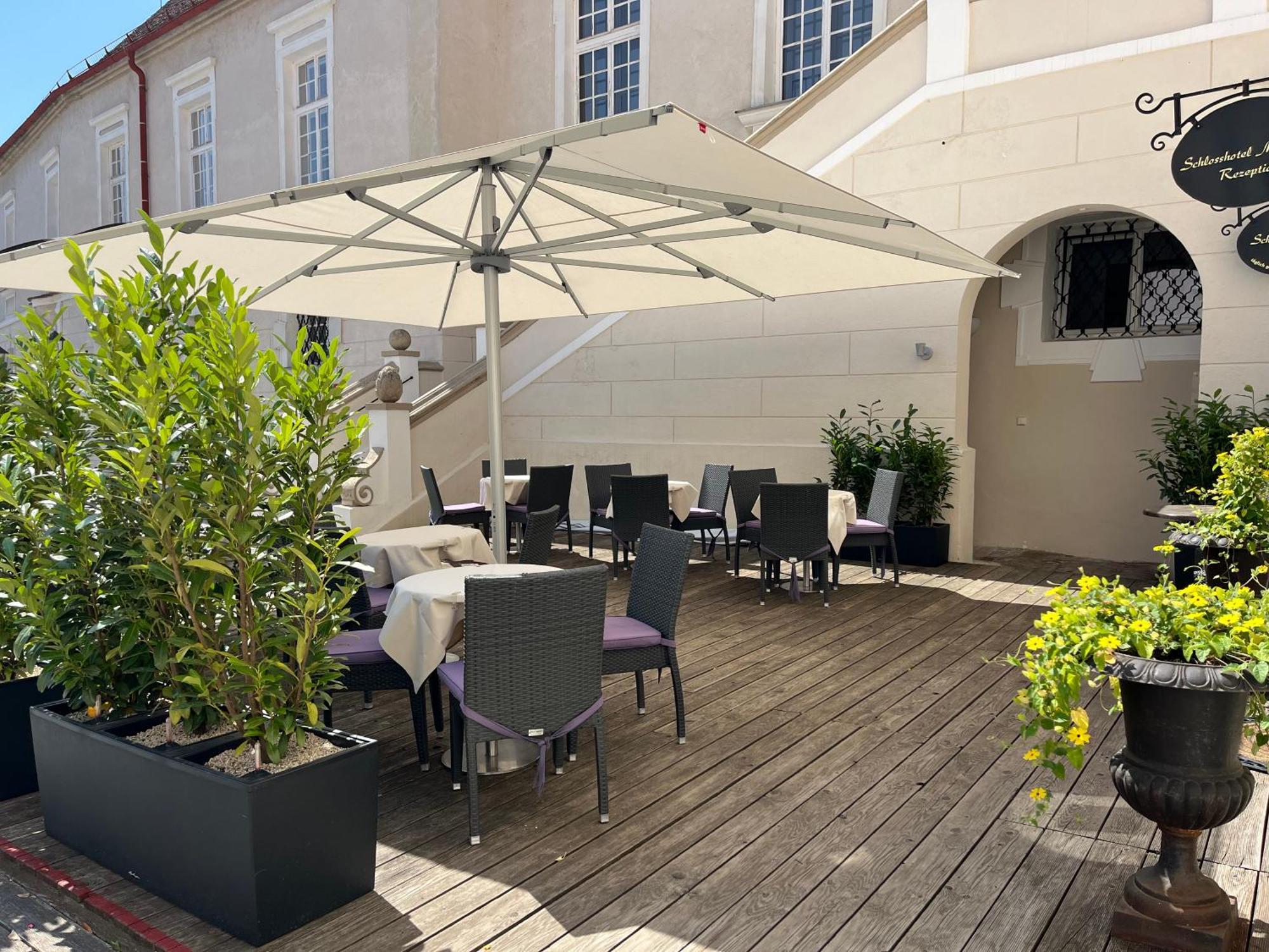 Schlosshotel Mailberg Exterior photo