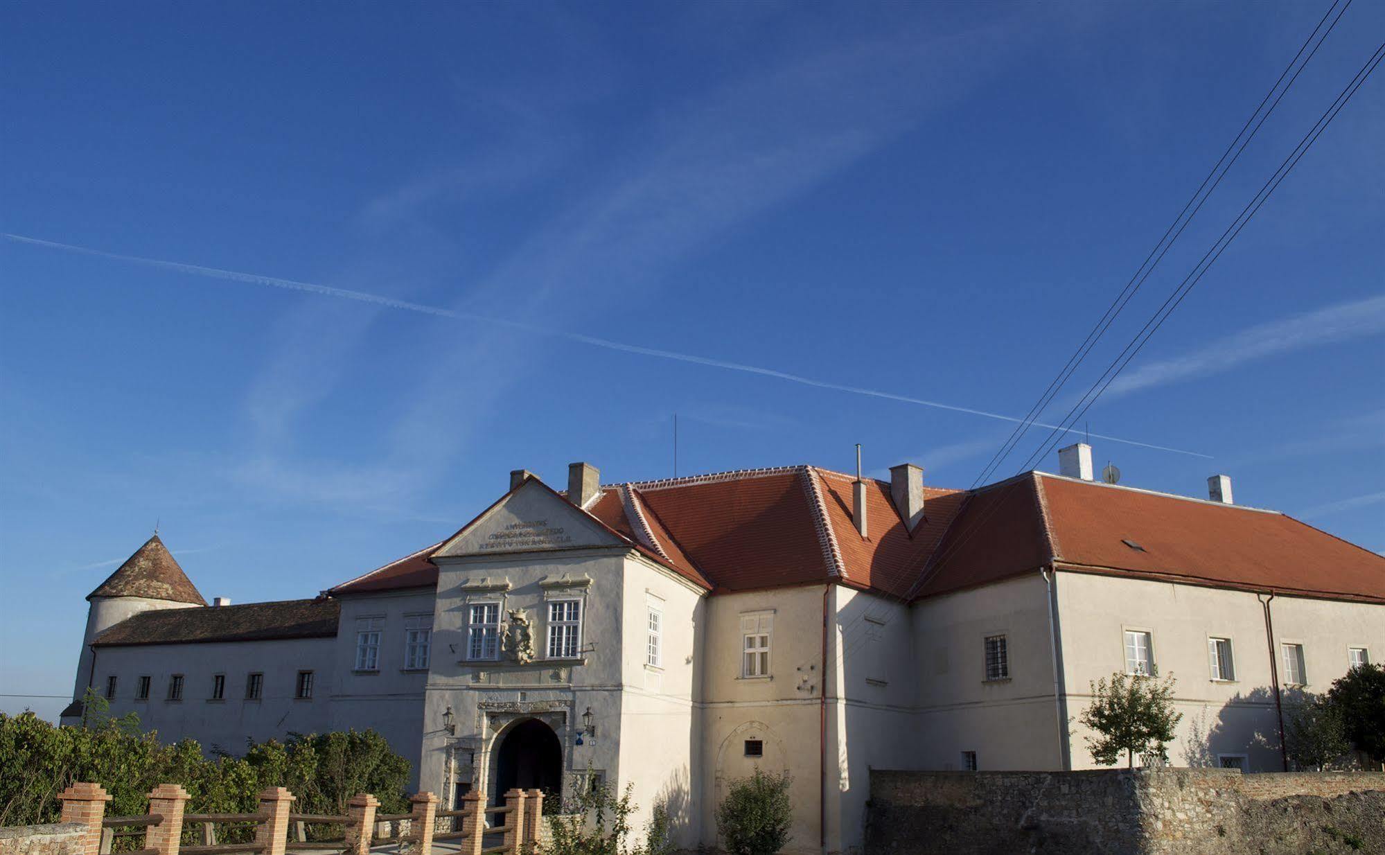 Schlosshotel Mailberg Exterior photo